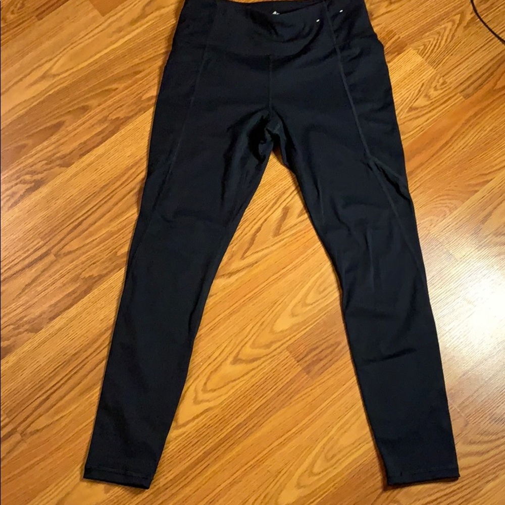 💕Black 7/8 workout leggings Size M removing today